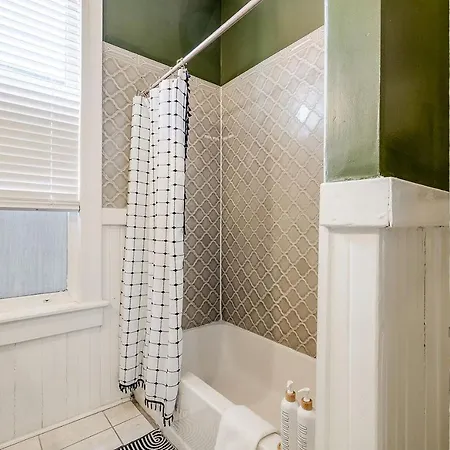 Cozy Home In Downtown Close To Forsythe Park Savannah Exterior photo